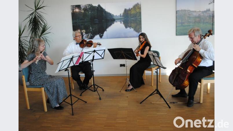 Von links: Flötistin Viola Schweinfurter, Arthur F. Wendt (Violine), an der Viola Anna David, sowie Michael Gareis (Violoncello) Bild: gag