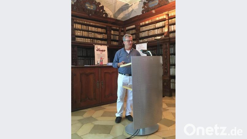 Johann Maierhofer gab Einblicke in die Geschichte der Buchstaben und Georg Heinrich Paritius' Schreibmeisterbuch. Bild: kmo