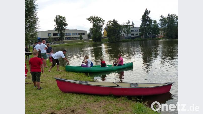 Nicht in den See, sonder lediglich in den Beckenweihrer konnte man mit einem Paddelboot stechen. Bild: hme