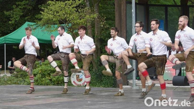 Auftritt der Burschen vom „Neidaffer Plattlclub“. Bild: fsb