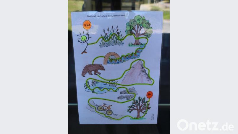 Diesen Abenteuerpfad gab es im Gruppengarten zu bewältigen. Auf der Strecke lauerte auch ein Bär und es musste ein Bach überquert werden. Bild: Susanne Forster