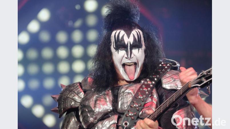 Schlabberzunge auf Abschiedstour: Gene Simmons und &quot;Kiss&quot; sagen gerade rund um den Globus Lebewohl. Bild: Sebastian Willnow/dpa-Zentralbild/dpa dpa-Bildfunk