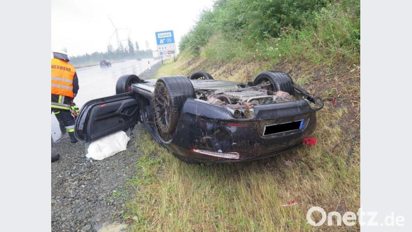 Kurz nachdem ein Mann den Porsche gekauft hatte, landete er damit im Straßengraben. Bild: pvih