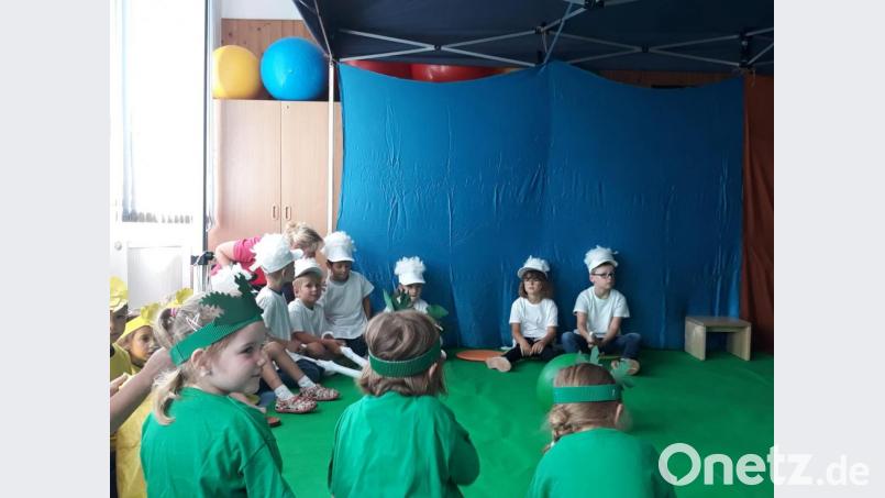 Vom Wurzelkind zur Pusteblume. Die Kinder zeigen tolle Aufführungen. Bild: exb