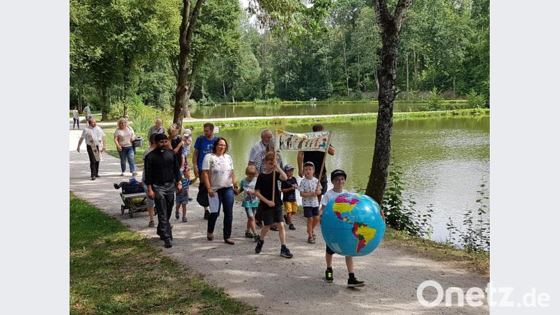 &quot;Mit Jesus on tour&quot; in der Parkanlage Schwanenwiese. Die Familienwallfahrt war ein Angebot des Sachausschusses Ehe und Familie im Pfarrgemeinderat. Bild: exb