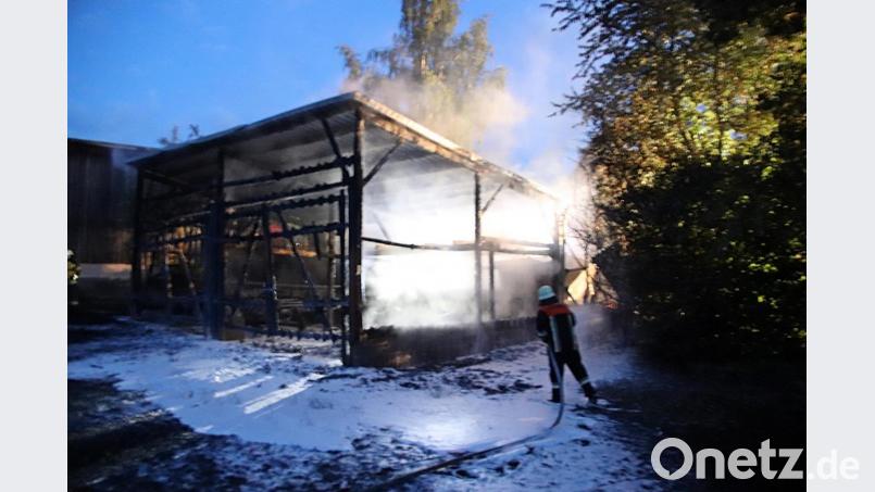 Am Morgen des 8. Juli brannte in der Ortsmitte von Neunkirchen eine Scheune komplett aus. Die Suche nach dem Brandstifter läuft. Bild: jma
