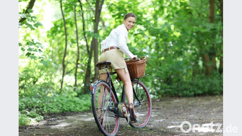 Sie haben Besorgungen zu erledigen oder wollen einfach nur kurz an die Luft? Dann rauf aufs Rad. Das hält nicht nur fit, sondern macht auch noch richtig glücklich. Bild: Peter Atkins – stock.adobe.com