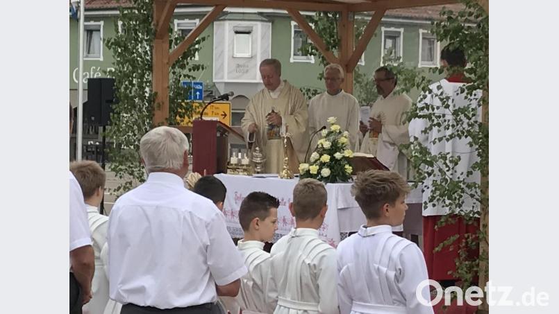 Den Festgottesdienst gestalteten (von links) Generalvikar Michael Fuchs, Pastoralreferent Alfred Kick und Pfarrer Markus Ertl. Bild: exb