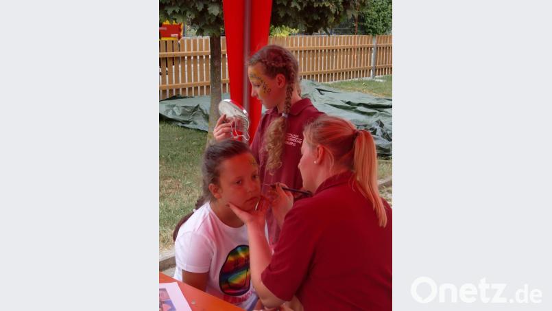 Hübsch geschminkt: Das Feuerwehr-"Rot" harmoniert mit allen Farben. Bild: aub