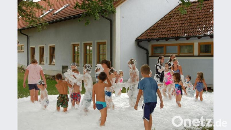 Darauf haben die Kinder den ganzen Nachmittag gewartet - Schaumparty! Bild: fla