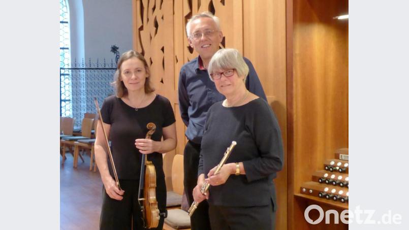 Die drei Interpreten des Werkes (von links) Johanna Luther, Hanns-Friedrich Kaiser und Sybille Wagner bieten in St. Michael puren Hörgenuss. Bild: fsb