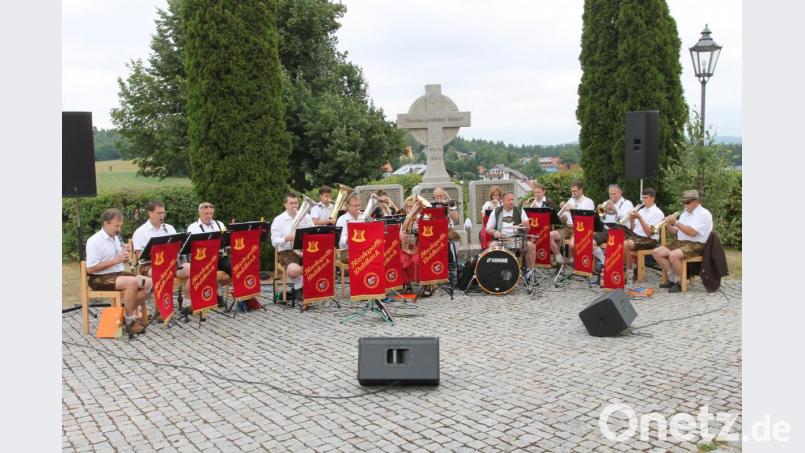 Die Blaskapelle Waldkirch gibt beim Frühschoppen und Pfarrfest den Ton an. Bild: pi