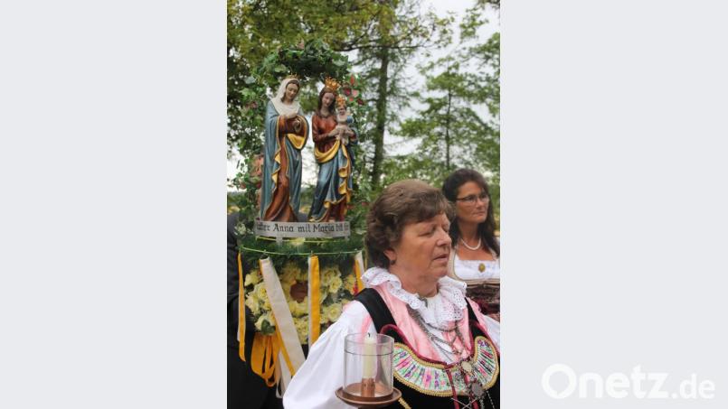 Die prächtig geschmückte St.-Anna-Statue. Bild: kro