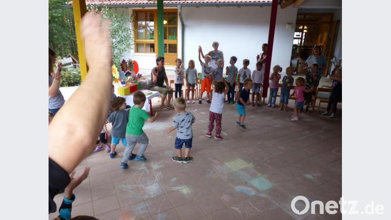 „Das Spiel ist zu Ende“ so sangen alle gemeinsam zum Abschied Bild: sl