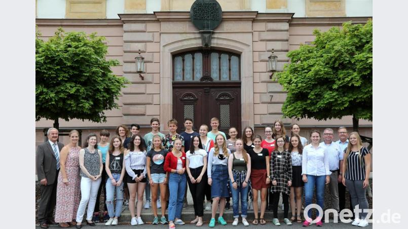 Im Max-Reger-Gymnasium kommen für eine Woche wieder besonders begabte und vielseitig interessierte Schüler aus der gesamten Oberpfalz zusammen. Sie erwartet ein abwechslungsreiches Programm. Bild: Wolfgang Steinbacher