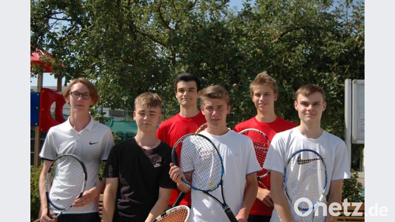 Die Junioren-Meister des TC Rot-Weiß Amberg (von links): Moritz Weiser, Tim Diller, Niklas Windisch, Frederic Schüll, Jan Rys und Artur Nonnenmacher. Bild: exb