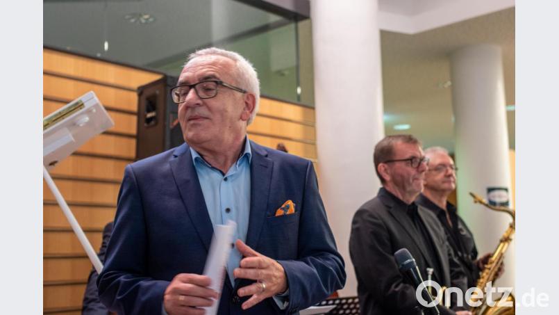 Das Dozentenkonzert des Jazzseminars zieht über 160 Gäste ins Foyer des Haupthauses der Sparkasse Oberpfalz Nord. Bild: pml
