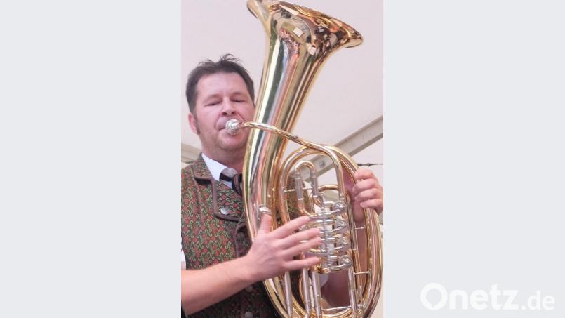 Als herausragender Solist begeistert Mathias Bäuml auf dem Tenorhorn das Publikum. Bild: ohr
