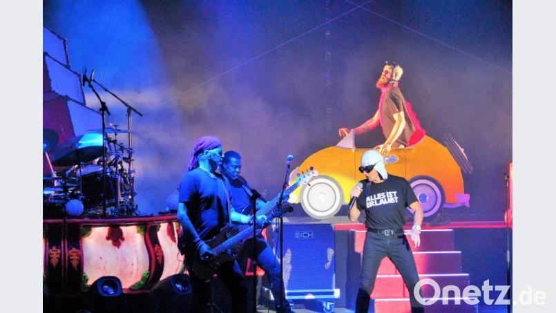 Mit ihrer Abschiedsshow &quot;1000 Jahre EAV...&quot; begeisterten die Austria-Rocker am Montagabend auf der ausverkauften Luisenburg. Bild: stg