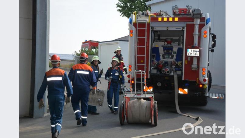 Der Feuerwehrnachwuchs aus Mitterteich und Pleußen im Einsatz. Bild: jr