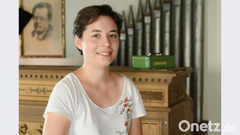 Clémence Ulm verlässt das Stadtarchiv Weiden und kehrt nach Issy zurück. Bild: Gabi Schönberger