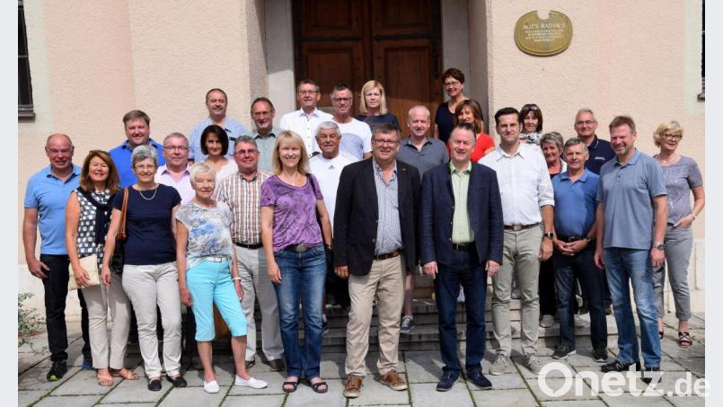 Der Bayerische Gemeindetag hatte die Bürgermeister aus dem Landkreis Amberg-Sulzbach zu einer Informationsfahrt ins Berchtesgadener Land eingeladen. Dazu gehörte auch ein Besuch bei Oberbürgermeister Herbert Lackner. Bild: bö