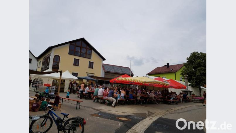 Das Dorffest in Etzgersrieth war ein besonderes Ereignis trotz der Veranstaltungen in der Umgebung. Bild: gi