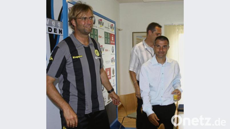 Zwei zufriedene Trainer nach der Pressekonferenz: Dortmunds Coach Jürgen Klopp (links) war mit dem 3:1-Sieg seines Teams einverstanden, Gino Lettieri auf Weidener Seite mit der Leistung seiner Spieler. Bild: eg