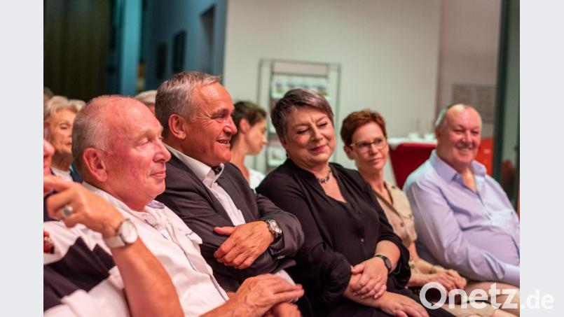 Das Dozentenkonzert des Jazzseminars zieht über 160 Gäste ins Foyer des Haupthauses der Sparkasse Oberpfalz Nord. Bild: pml
