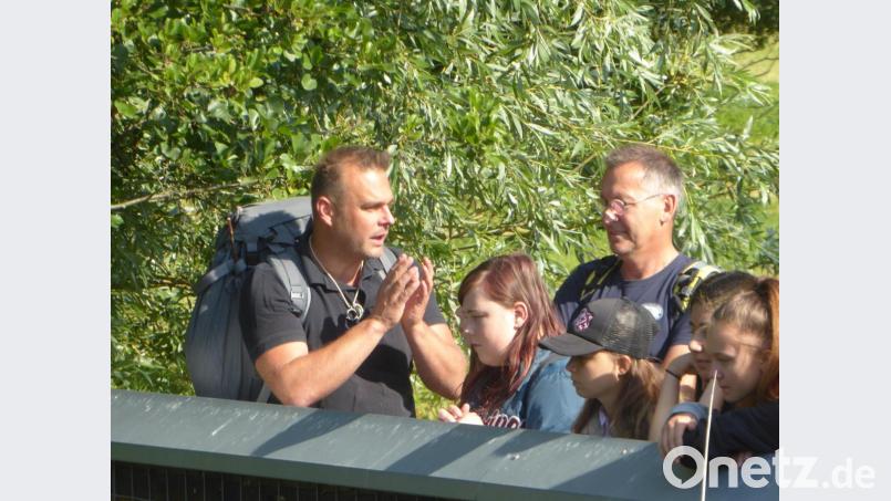 Interessante Einblicke in den Naturpark Hirschwald gewannen die Achtklässler der Krötensee-Mittelschule aus Sulzbach-Rosenberg und die Viertklässler der Dreifaltigkeits-Grundschule. Bild: exb