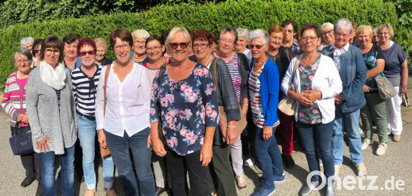 Die Reisegruppe aus Kirchenthumbach verbringt einen schönen Tag im fränkischen Weinland. Der Rokokogarten in Veitshöchheim ist für alle ein tolles Erlebnis. Bild: lep