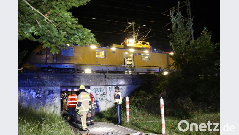 Wegen eines Oberleitungsschadens war die Bahn-Strecke zwischen Regensburg und Nürnberg in der Nacht auf Mittwoch mehrere Stunden gesperrt. Bild: Alexander Auer