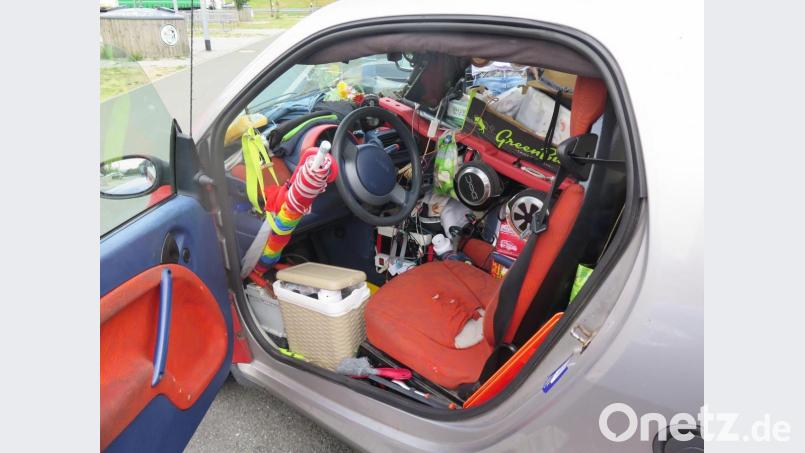 Einen völlig überladenen Smart entdeckte die Polizei Hof. Bild: pvih