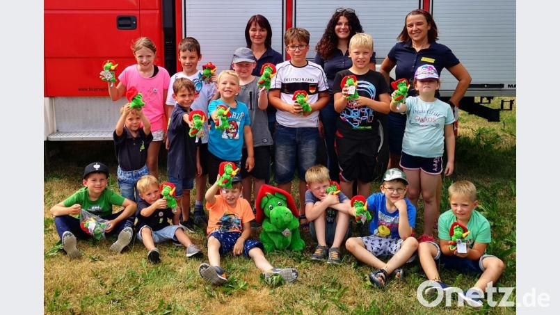 Zur Gründung der Bärnauer Kinderfeuerwehr-Gruppe „Feuerflitzer“ kamen 15 Kinder. Bild: FFW Bärnau/exb
