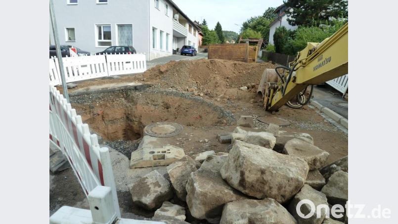 Auch wenn es nicht so aussieht: In etwa vier Wochen wird es mit der Sperrung der Eigelsberger Straße vorbei sein. Bild: Portner
