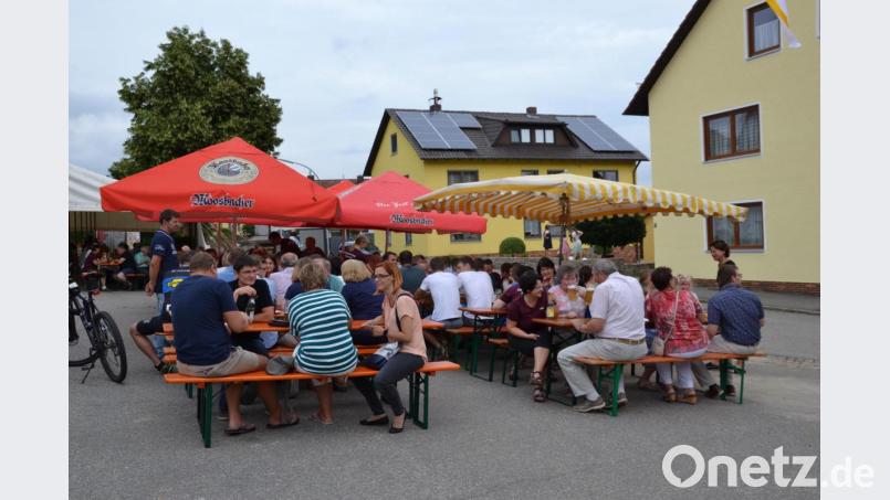 Das Dorffest in Etzgersrieth war ein besonderes Ereignis trotz der Veranstaltungen in der Umgebung. Bild: gi