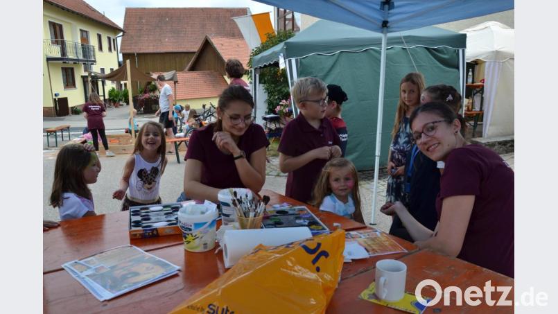 Mit bunten Gesichtern ließ sich der Nachwuchs verschönern. Bild: gi