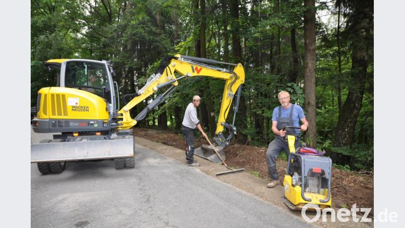 Die Sperrung der Kleinschwandner Straße vom Ortsende bis zur Einmündung in die Kreisstraße nach Vohenstrauß ist nach Abschluss der Arbeiten wiede aufgehoben. Bild: es