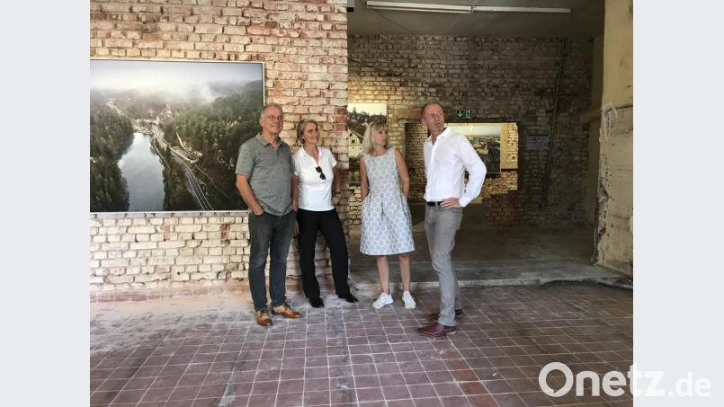 Die Macher der Ausstellung "Strukturen der Vernichtung": Fotograf Rainer Viertelböck, Dr. Regina Prinz, Nicola Borgmann und Gedenkstätten-Leiter Jörg Skriebeleit (von links). Bild: eig