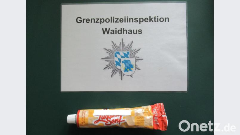 Ein besonderes Versteck für Rauschmittel dachten sich drei junge Österreicher aus, um etwas Kokain und Marihuana mit auf einen Wochenendausflug zu nehmen. Bild: Grenzpolizeiinspektion Waidhaus