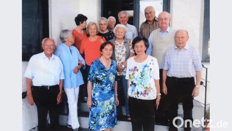 Die Ehemaligen treffen sich in gemütlicher Runde. Bild: exb