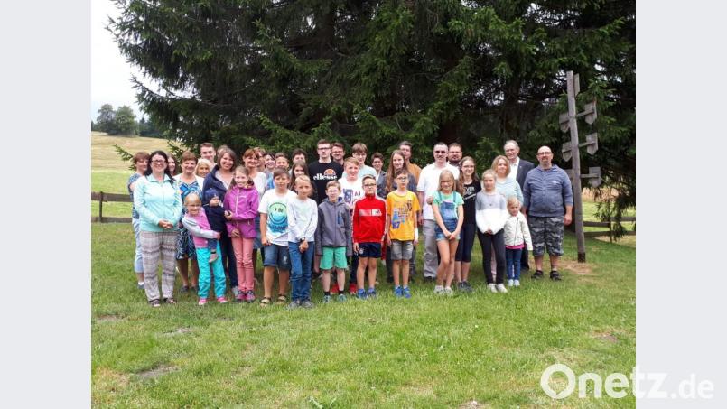 Die St.-Peter-Ministrantengruppe mit den Betreuern auf der Altglashütte. Bild: exb