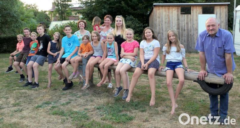 Grillen, Spaß haben und spielen - das alljährliche Grillfest der Minis kommt an. Bild: ils