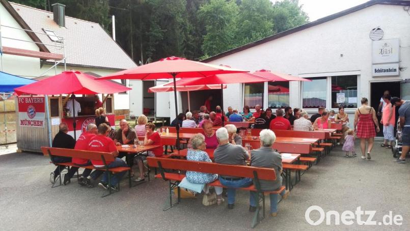 Höchst zufrieden zeigten sich die Verantwortlichen des FC-Bayern-München-Fanclubs vom diesjährigen Gartenfest. Bild: njn