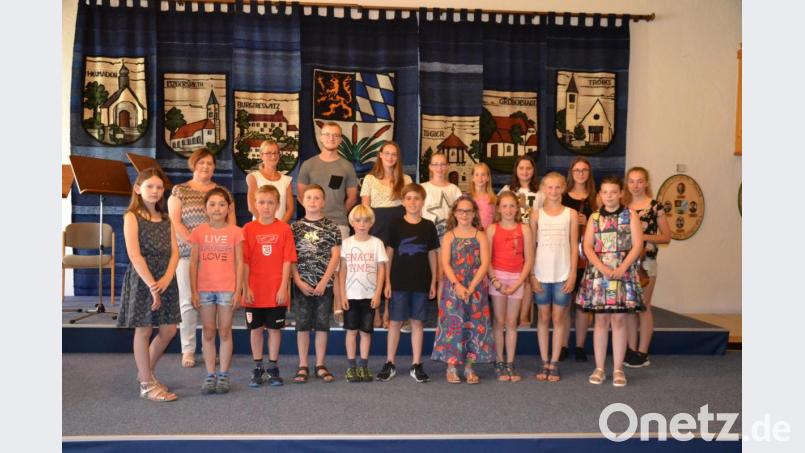 Die Schüler/innen der Klasse Klara Bäumler zeigten ihr niveauvolles Können am Klavier. Die beiden Violinspielerinnen der Klasse von Friedemann Kloos glänzten mit einem Concerto a-Moll 1. Satz von Vivaldi. Bild: gi