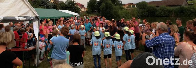 Die Jüngsten der Feuerwehr begeisterten die zahlreichen Zuschauer mit einer Tanzaufführung. Bild: zer