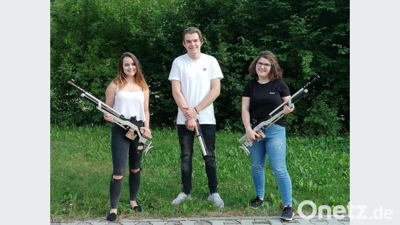 Anja Betz, Jonas Bauer, Anna Hildebrand (von links) vertraten den Schützenverein 1861 Wildenau bei der Bayerischen Meisterschaft. Bild: exb