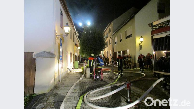 Die Feuerwehren waren rasch am Einsatzort in der Angermannstraße. Bild: Feuerwehr Tirschenreuth/exb