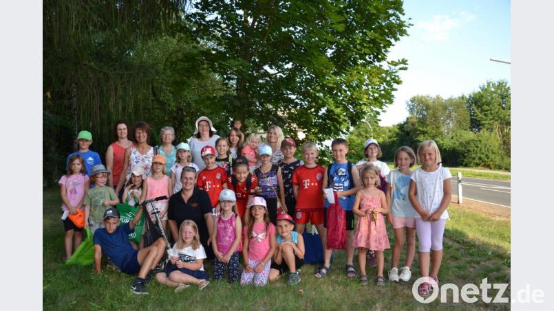 Großen Spaß machte den Kindern das Wandern 
und anschließende Grillen auf dem 
„Jakoberl-Bauernhof“ in Fluröd. Bild: gi