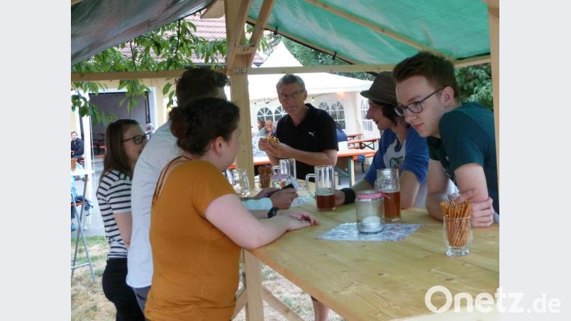 Die Crew kann sich entspannen. Das Fest läuft bestens. Bild: wrt
